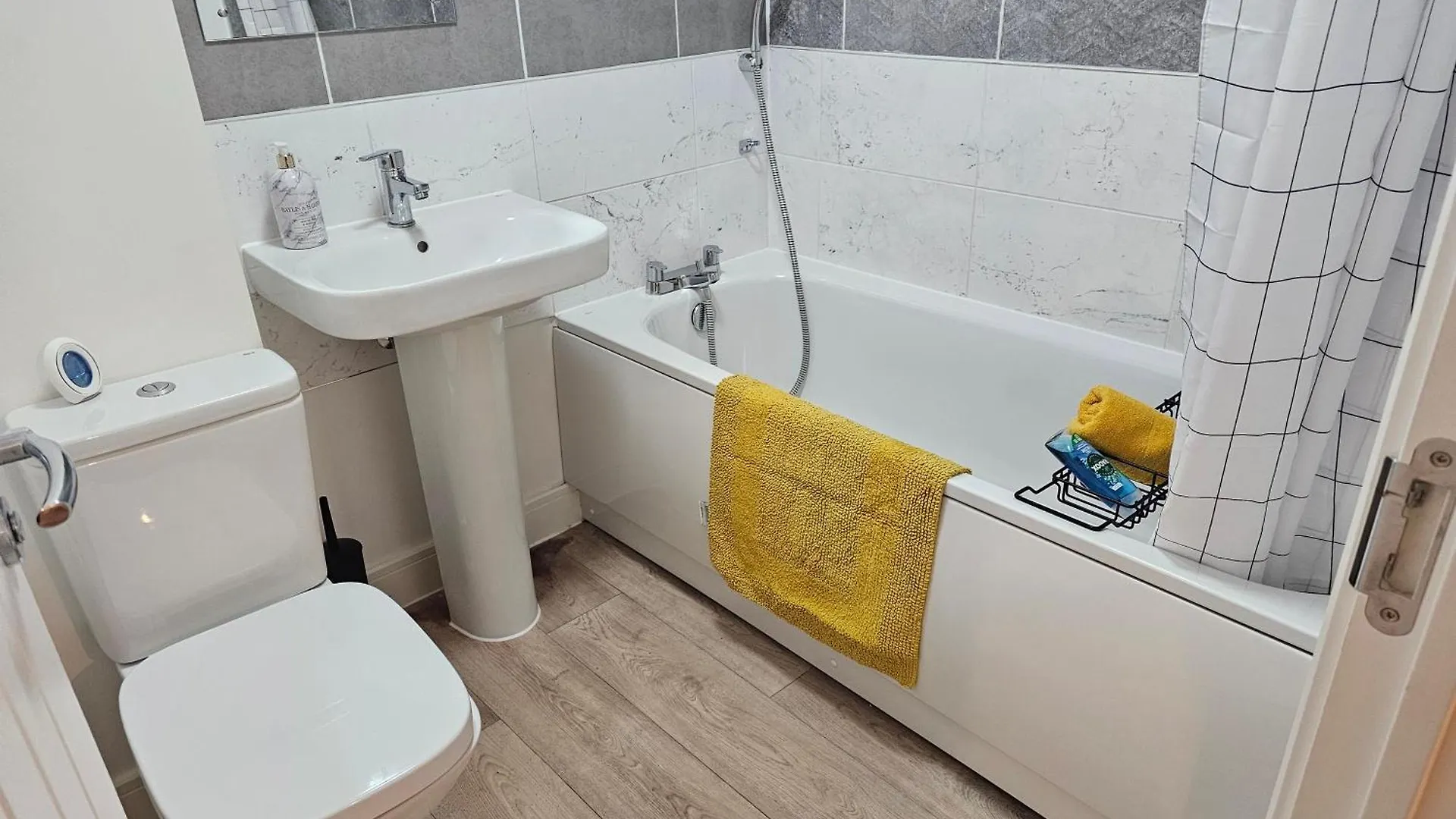Apartment Churchill House 3 Bedroom Sleeps 6 Free Parking Down Hatherley