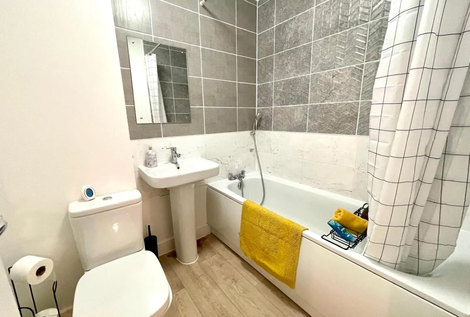 Apartment Churchill House 3 Bedroom Sleeps 6 Free Parking Down Hatherley United Kingdom